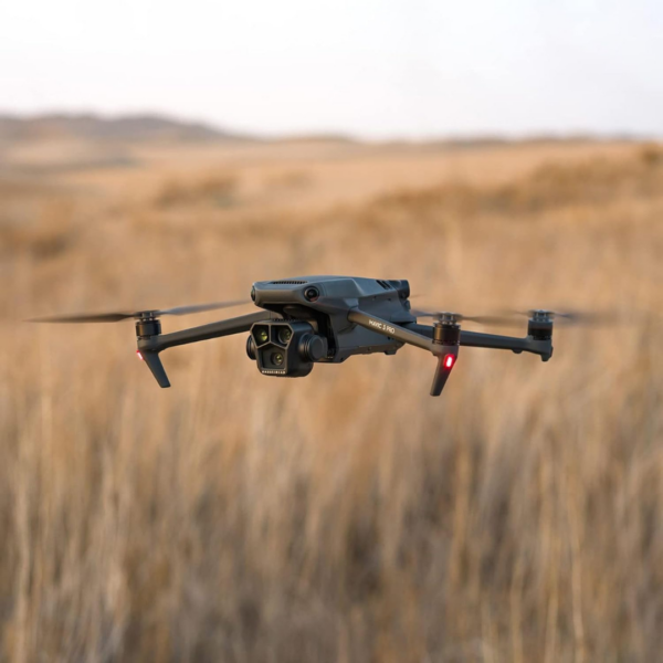 DJI Mavic 3 Pro (DJI RC) Fly More Combo